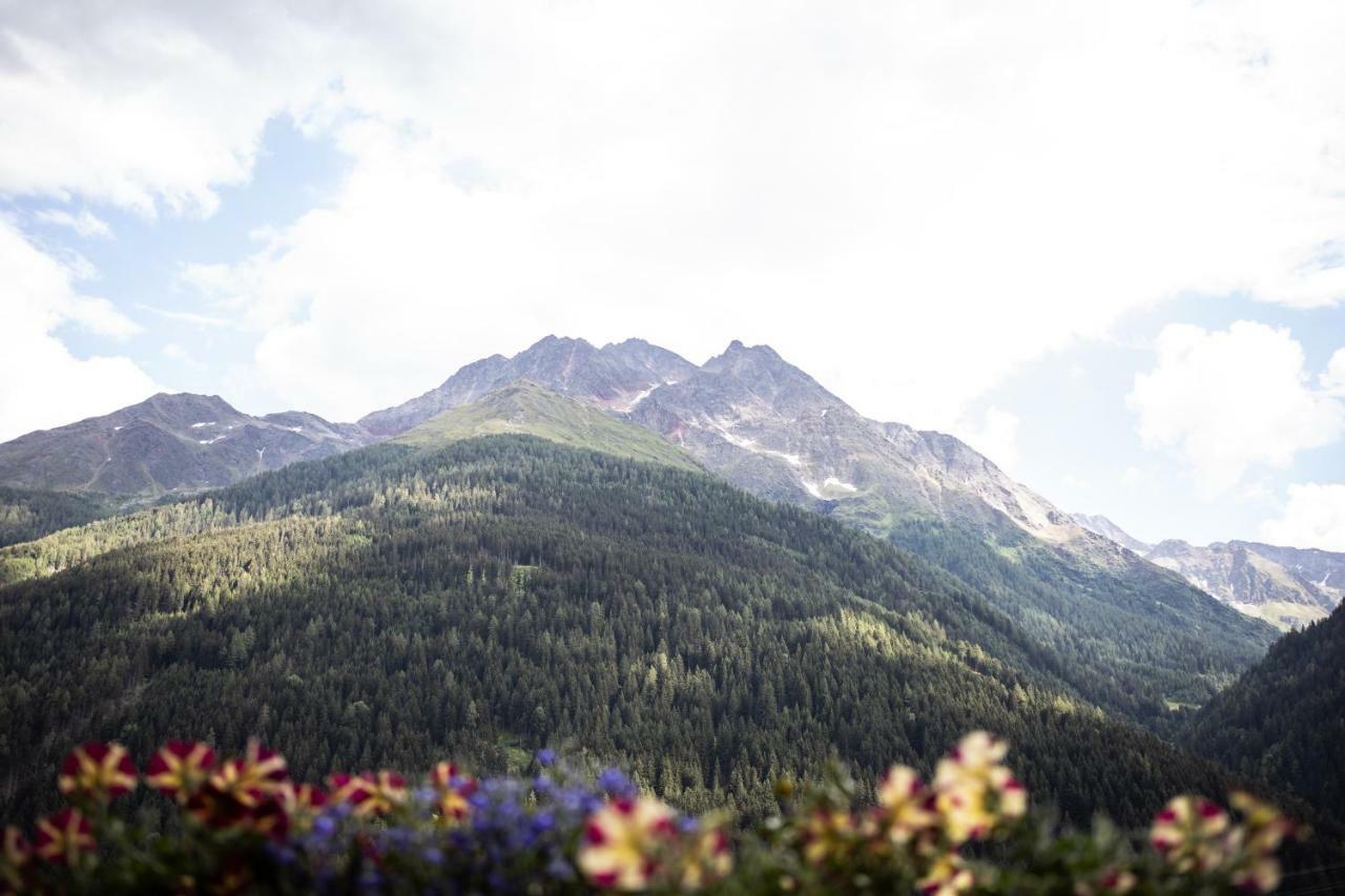 Hotel Alpina Superior Pettneu am Arlberg Eksteriør billede